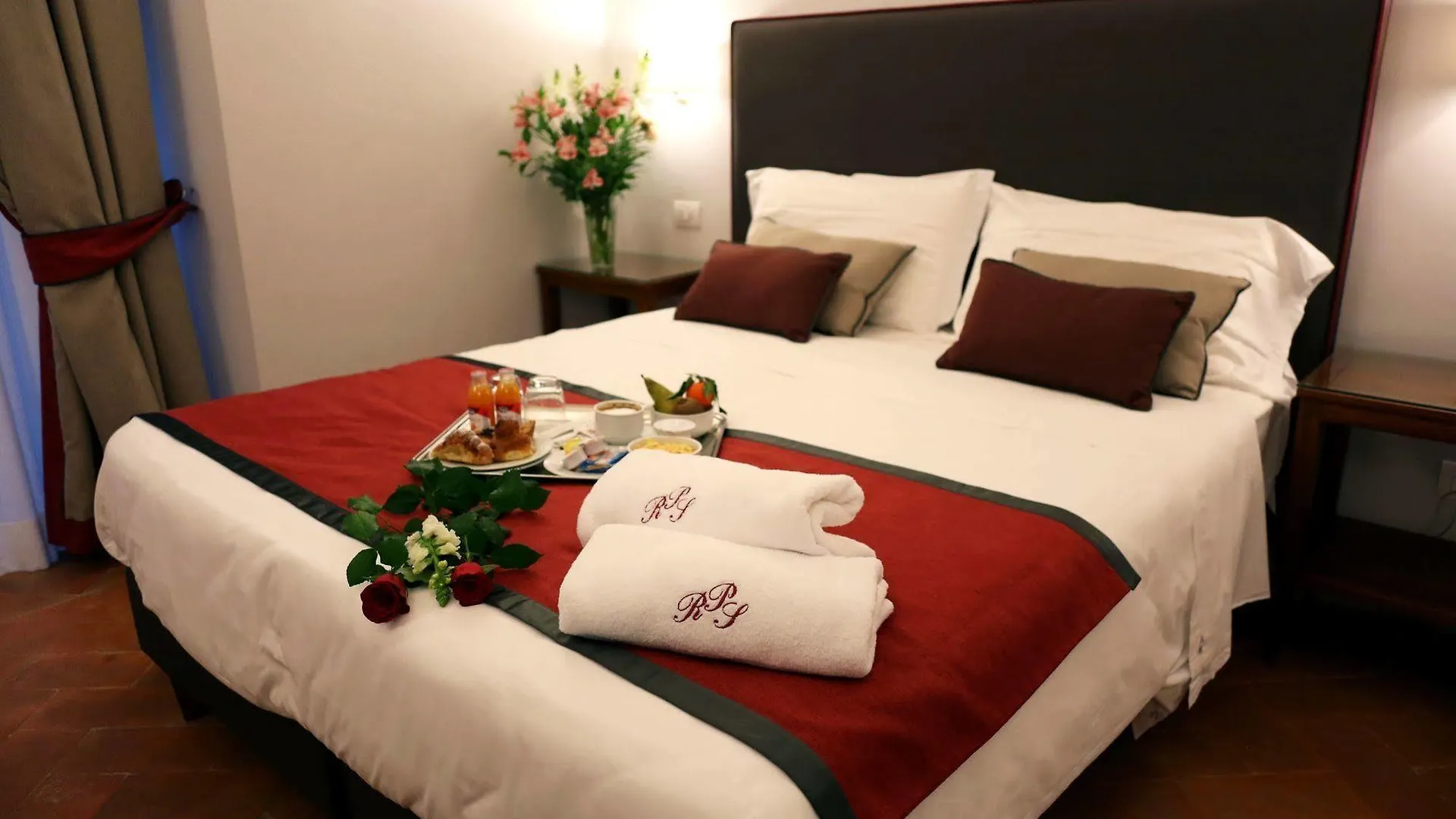 Palazzo Riario Sforza Hotel Naples